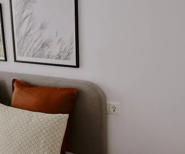 Zarey Konukevi Oleiros